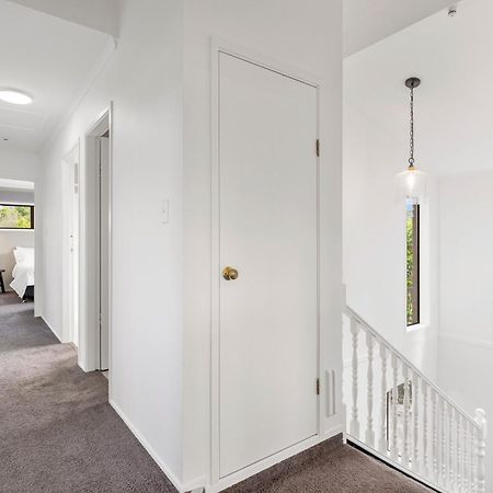 Ngaio Views - Lake Taupo Holiday Home Extérieur photo