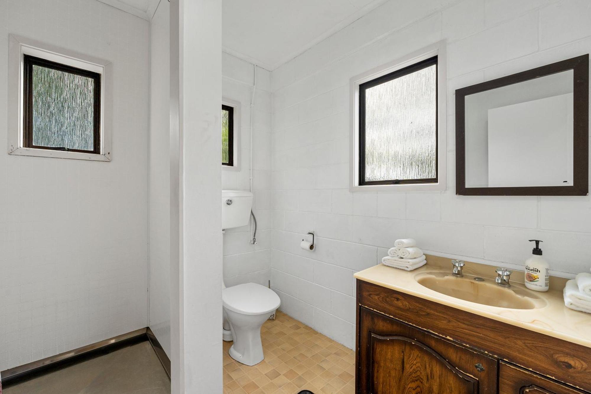 Ngaio Views - Lake Taupo Holiday Home Extérieur photo