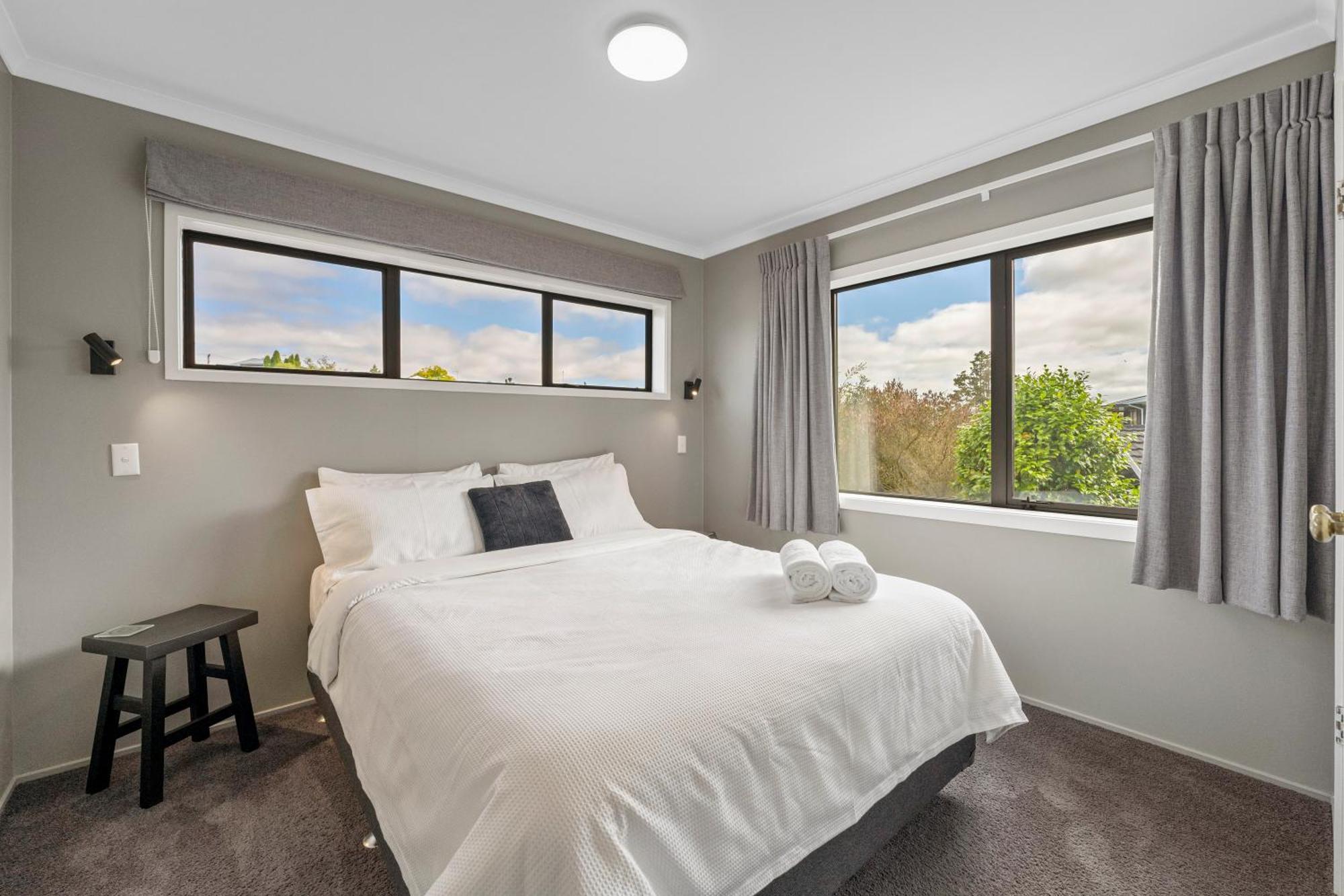 Ngaio Views - Lake Taupo Holiday Home Extérieur photo