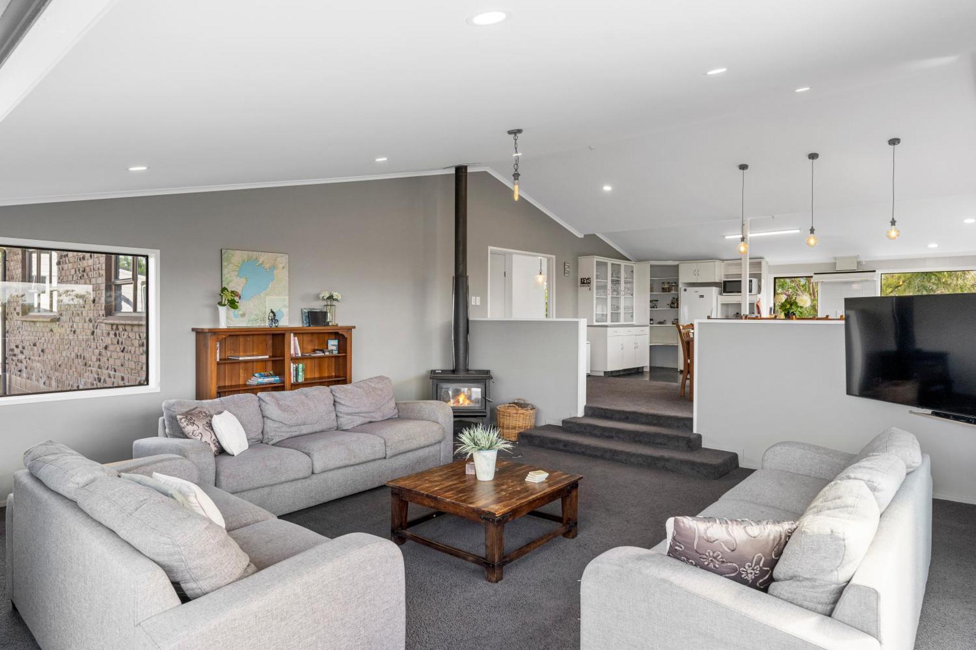 Ngaio Views - Lake Taupo Holiday Home Extérieur photo